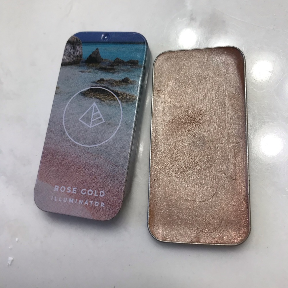 Maskcara illuminator- rose gold